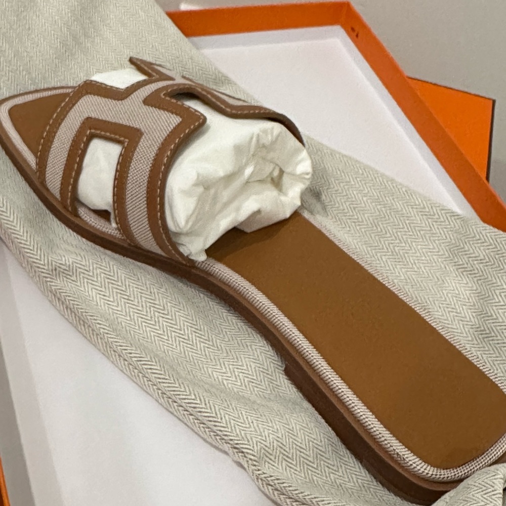 Hermes Oran Sandals in Noisette / Beige (sz. 39.5) - Picture 5 of 6